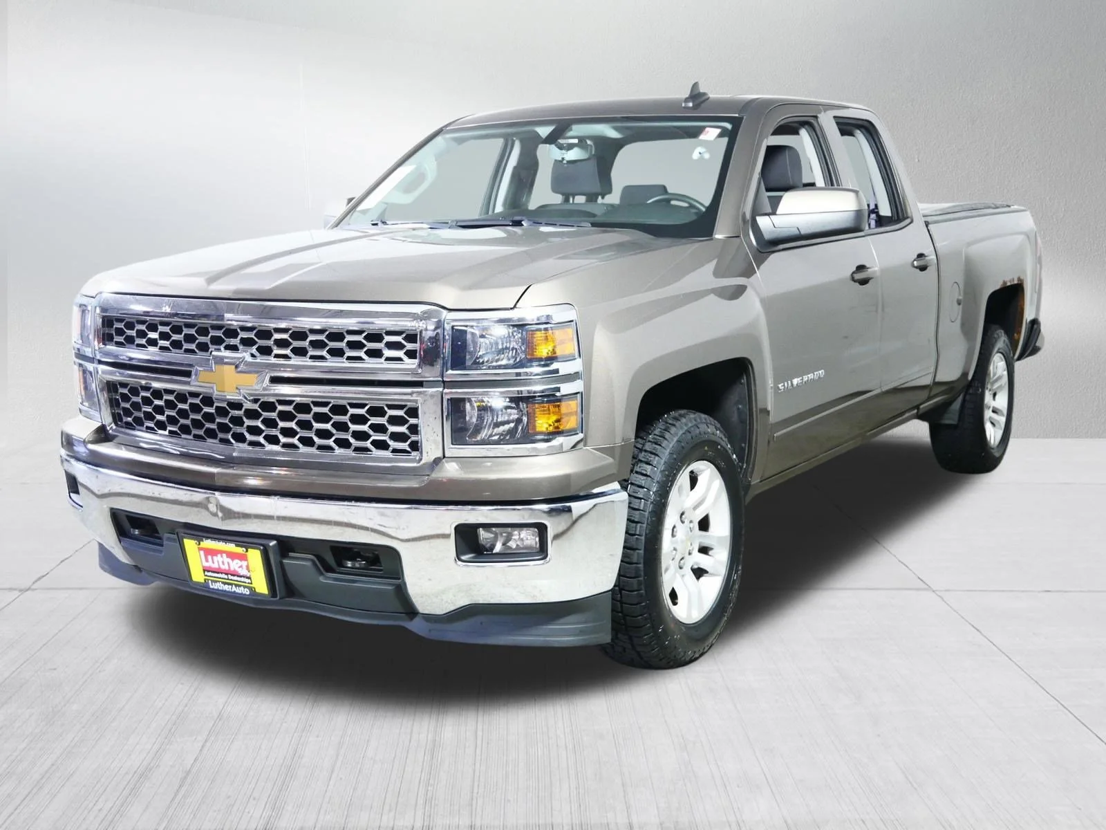 Used 2015 Brownstone Metallic Chevrolet LT image 3