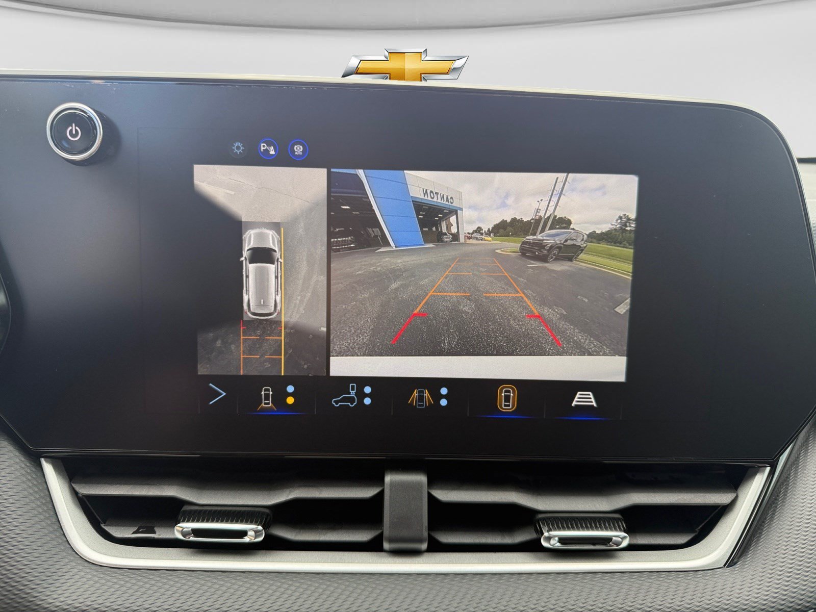 2027 Chevrolet Equinox LT - Photo 29