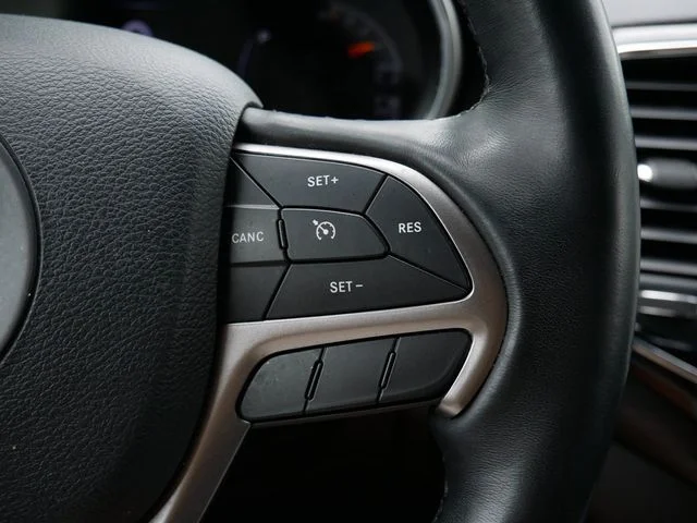 Used 2019 Diamond Black Jeep Altitude image 18
