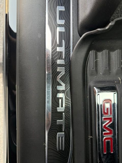 Used 2025 Onyx Black GMC Denali Ultimate image 48