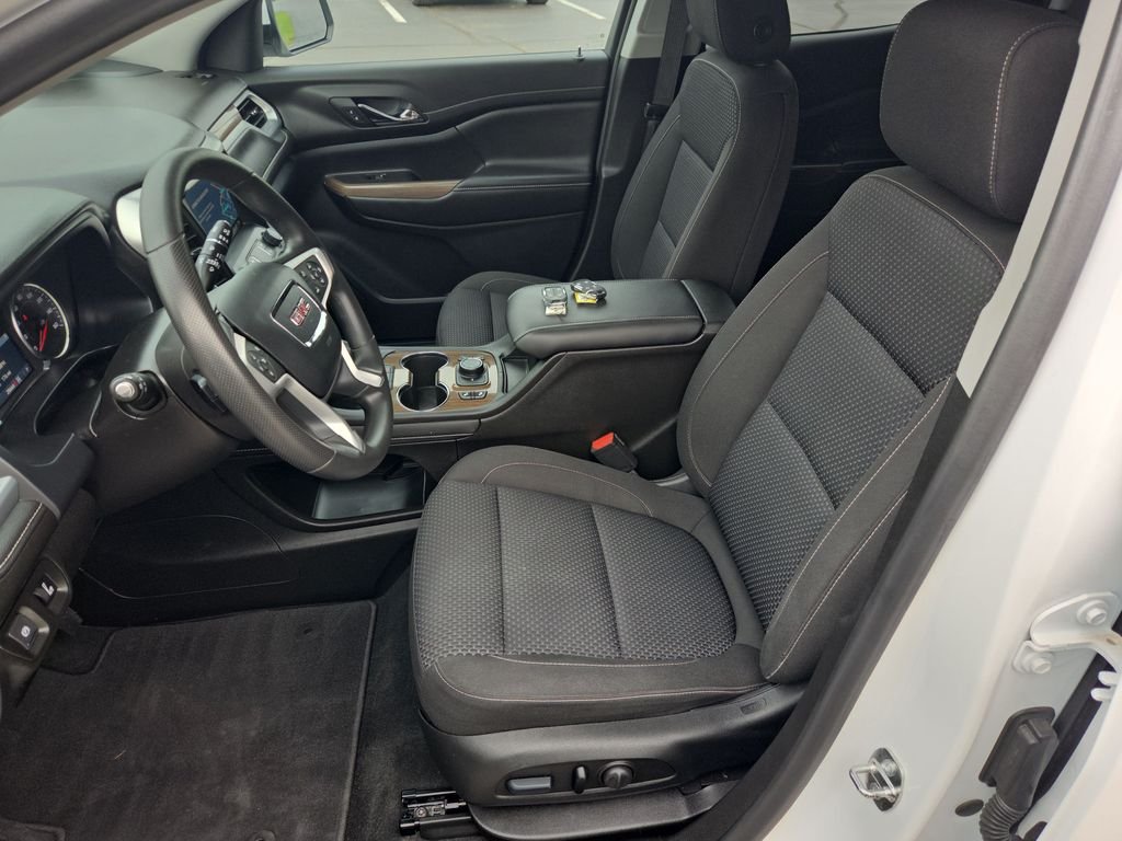 Used 2023 White GMC SLE image 26