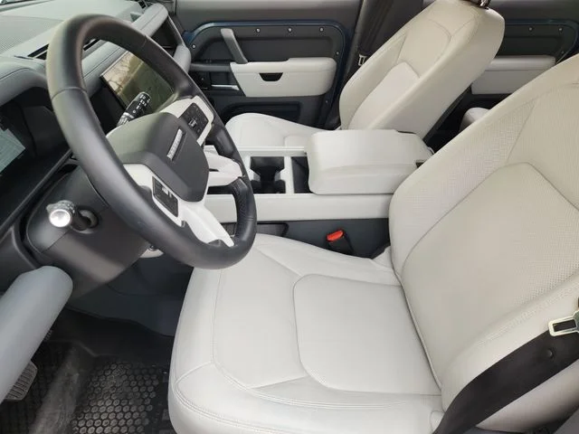 Used 2026 Tasman Blue Metallic Land Rover S image 13