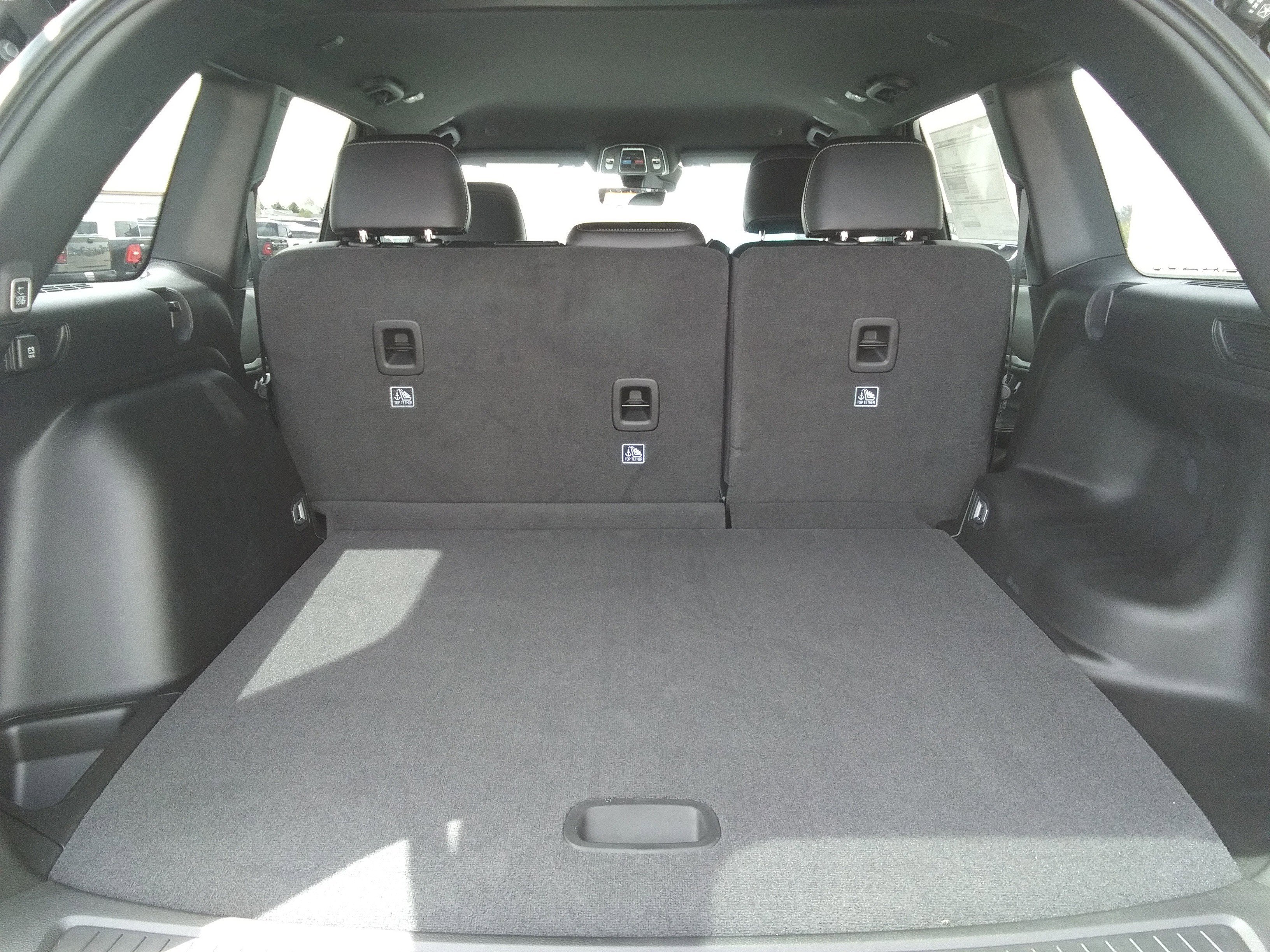 New 2026 Diamond Black Crystal Pearl-Coat Exterior Paint Jeep Altitude image 8