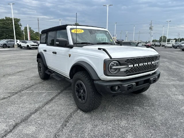 Used 2023 White Ford Badlands image 18