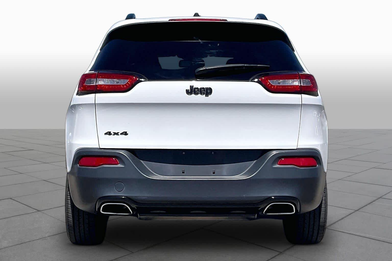 Pre-Owned 2017 Jeep Cherokee Altitude