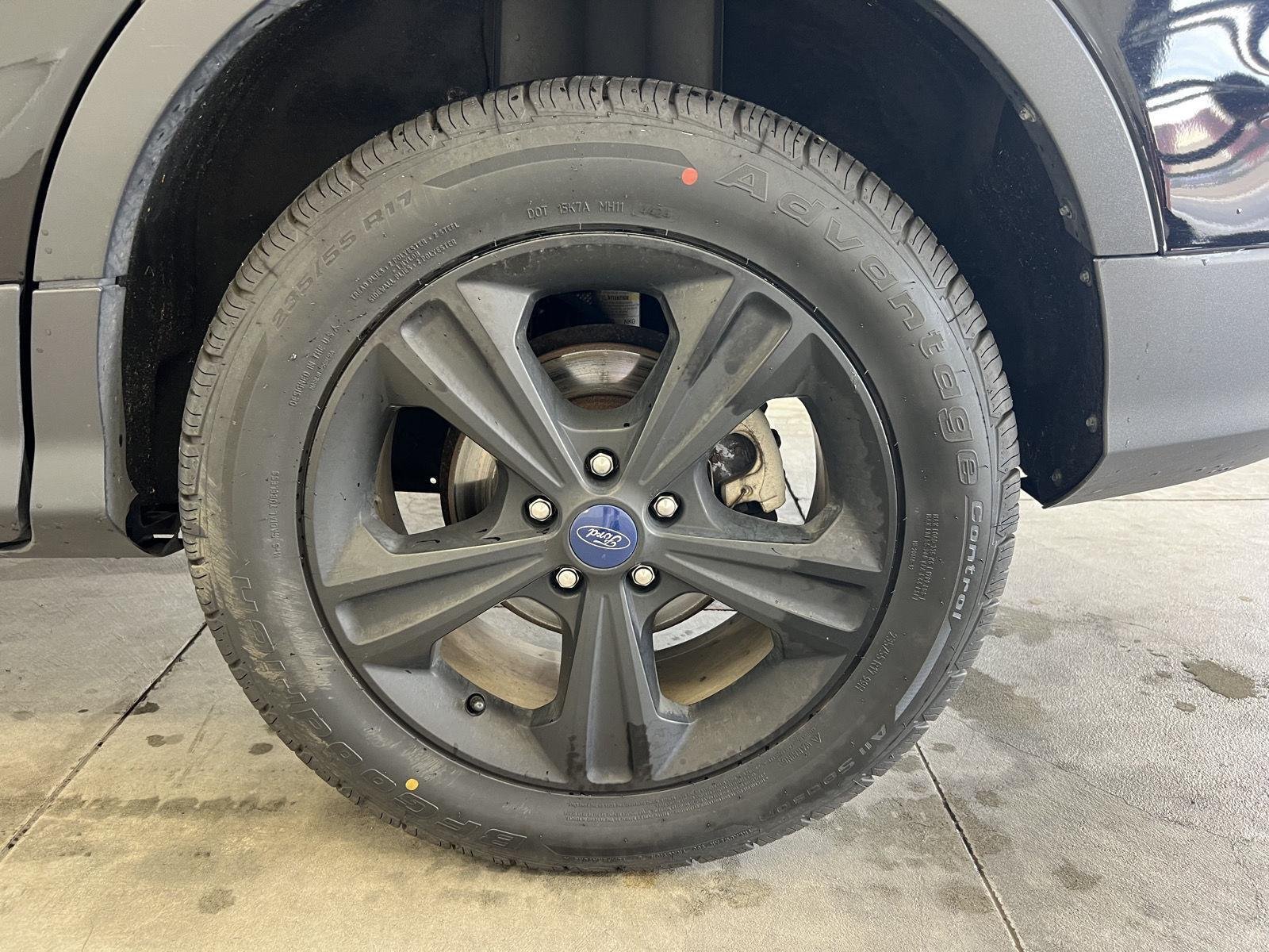 Used 2016 Shadow Black Ford SE image 10