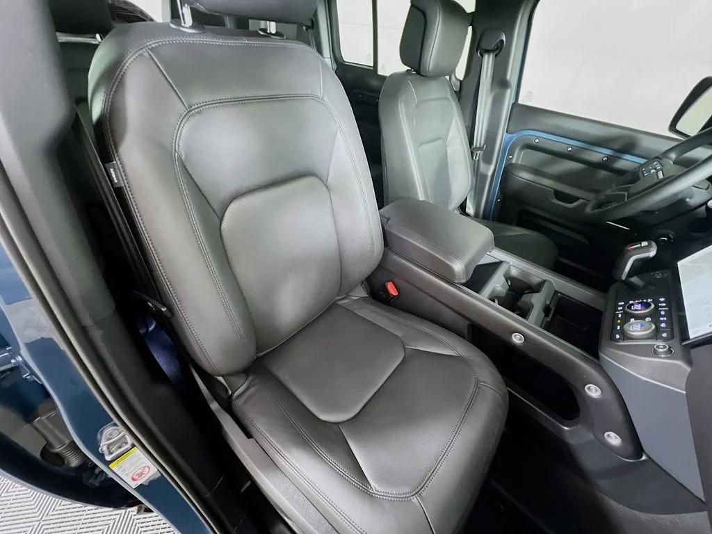 Used 2026 Tasman Blue Metallic Land Rover X-Dynamic SE image 29