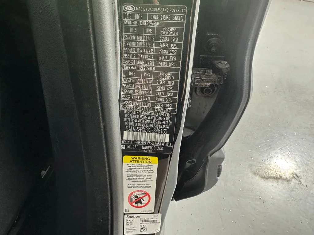 Used 2019 Narvik Black Land Rover SE image 27