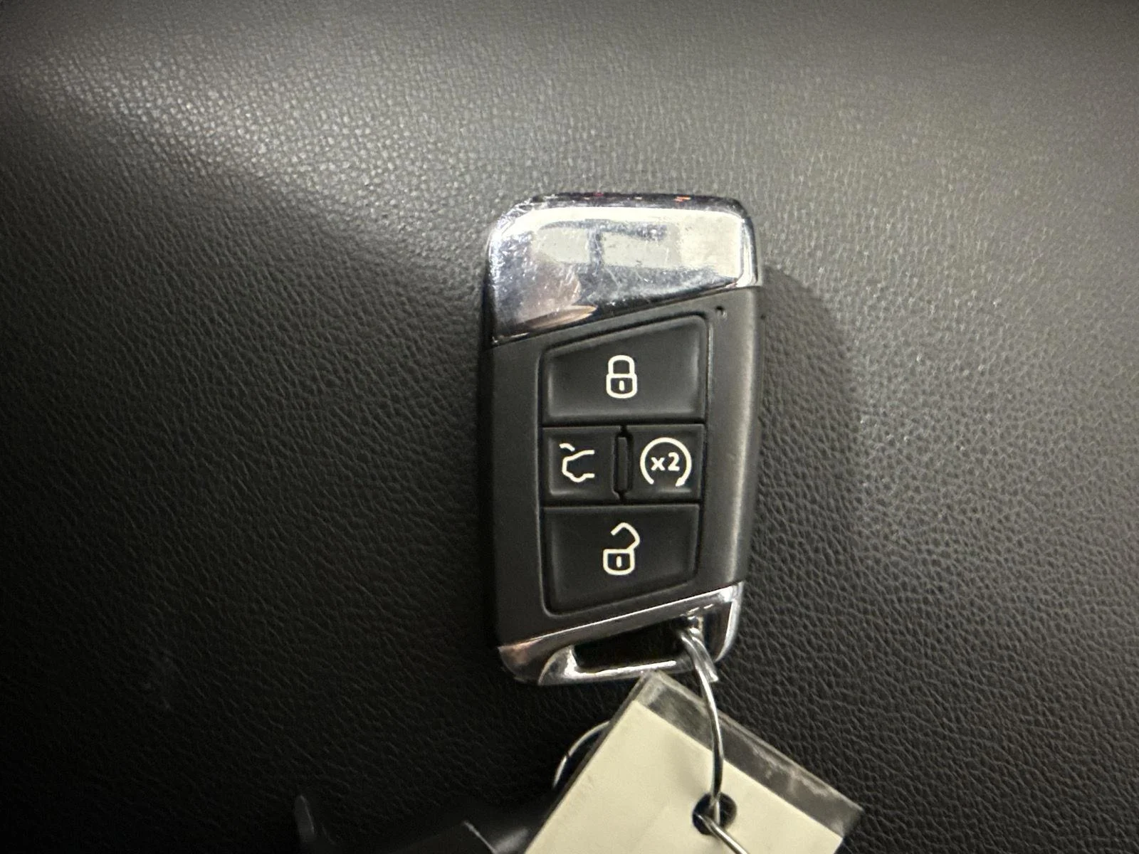 Used 2023 Deep Black Pearl Volkswagen 3.6L V6 SE w/Technology image 18