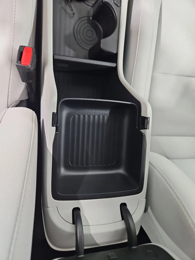 Used 2025 White Hyundai SEL Convenience image 27