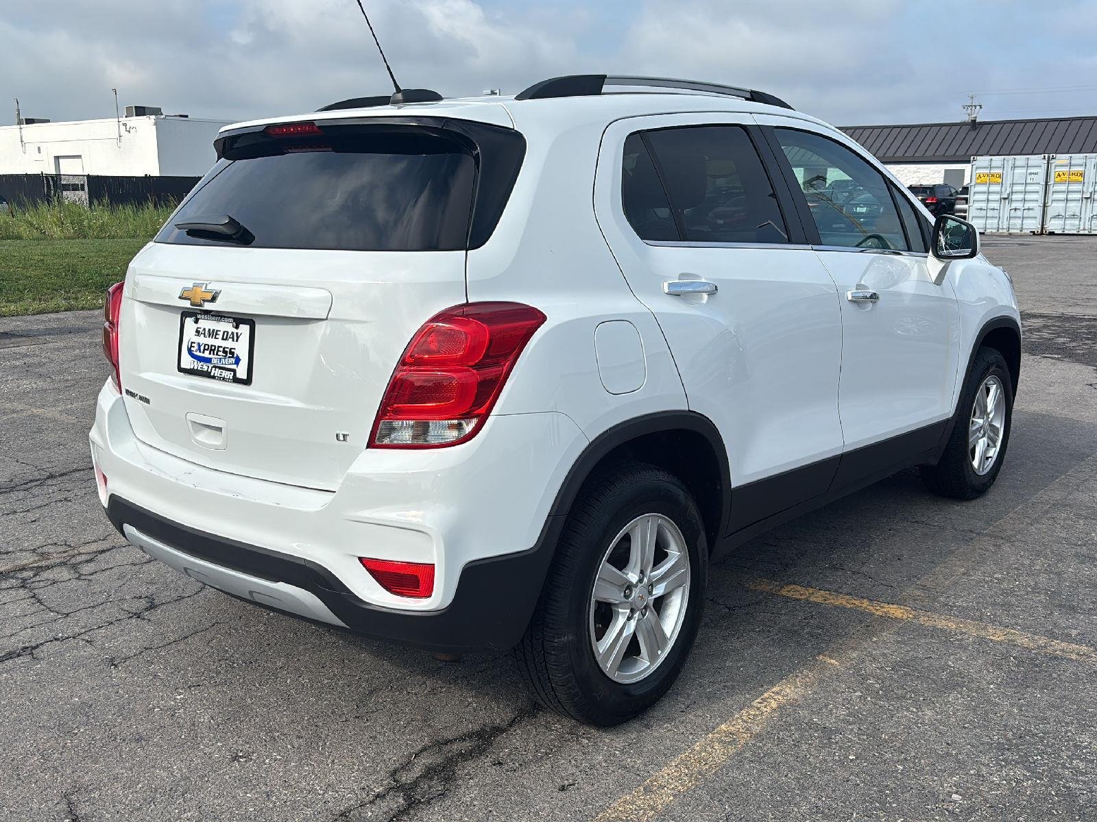 Used 2019 SUMMIT WHITE Chevrolet LT image 5