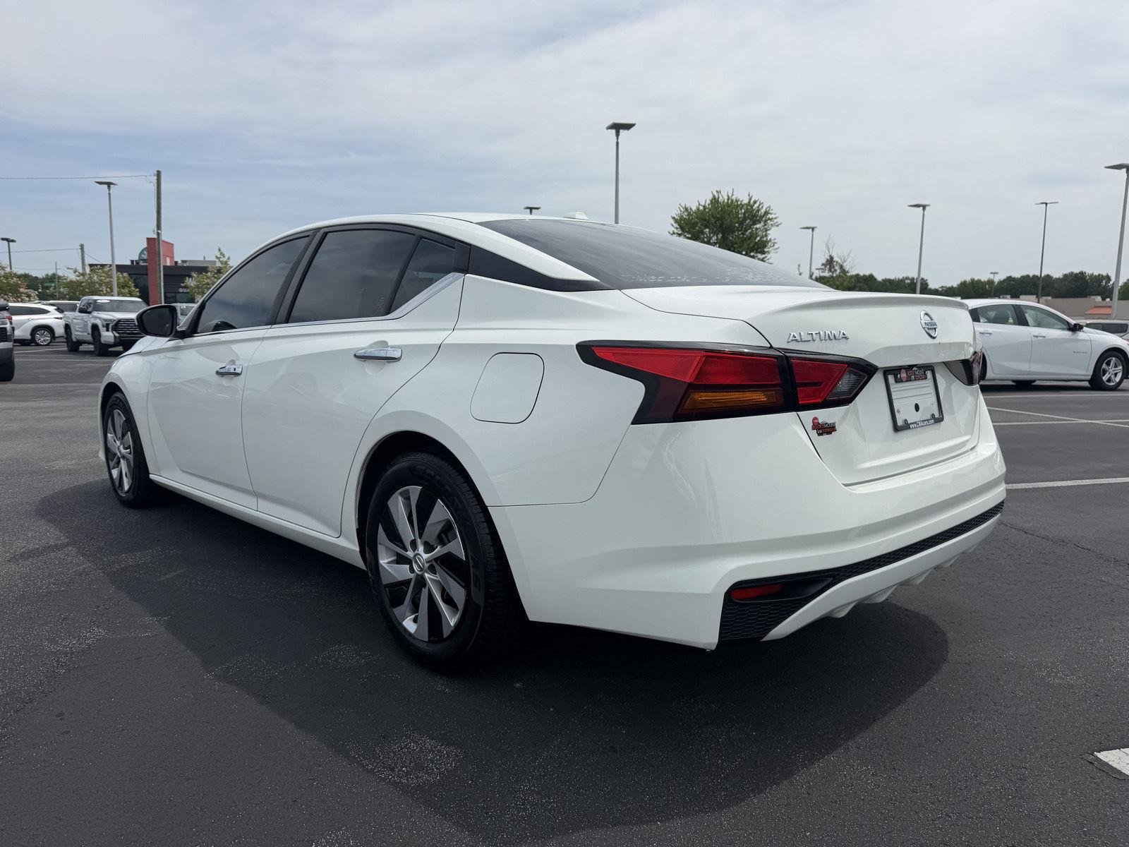 Used 2020 Glacier White Nissan 2.5 S image 7