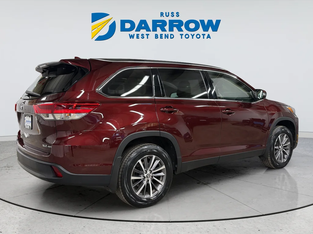 Used 2019 Red Toyota XLE image 4