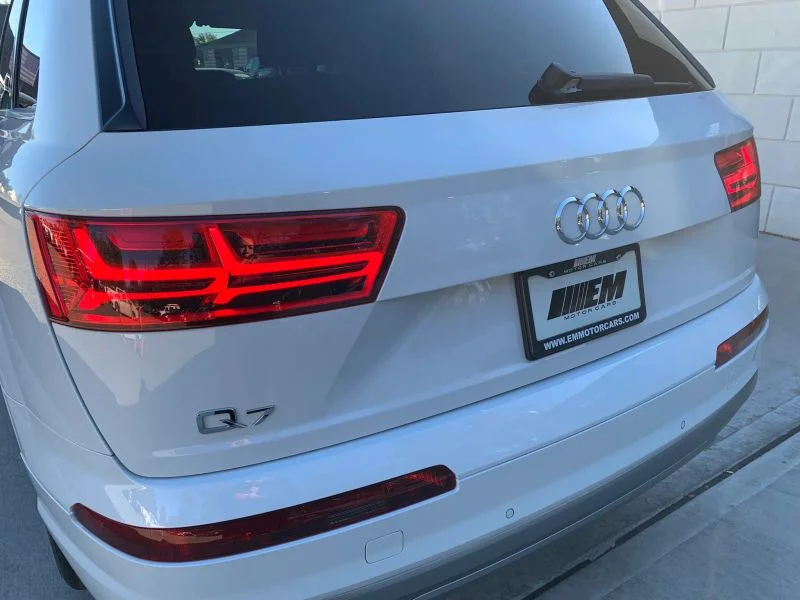 Used 2019 White Audi 55 TFSI Premium Plus Sport Utility 4D image 47