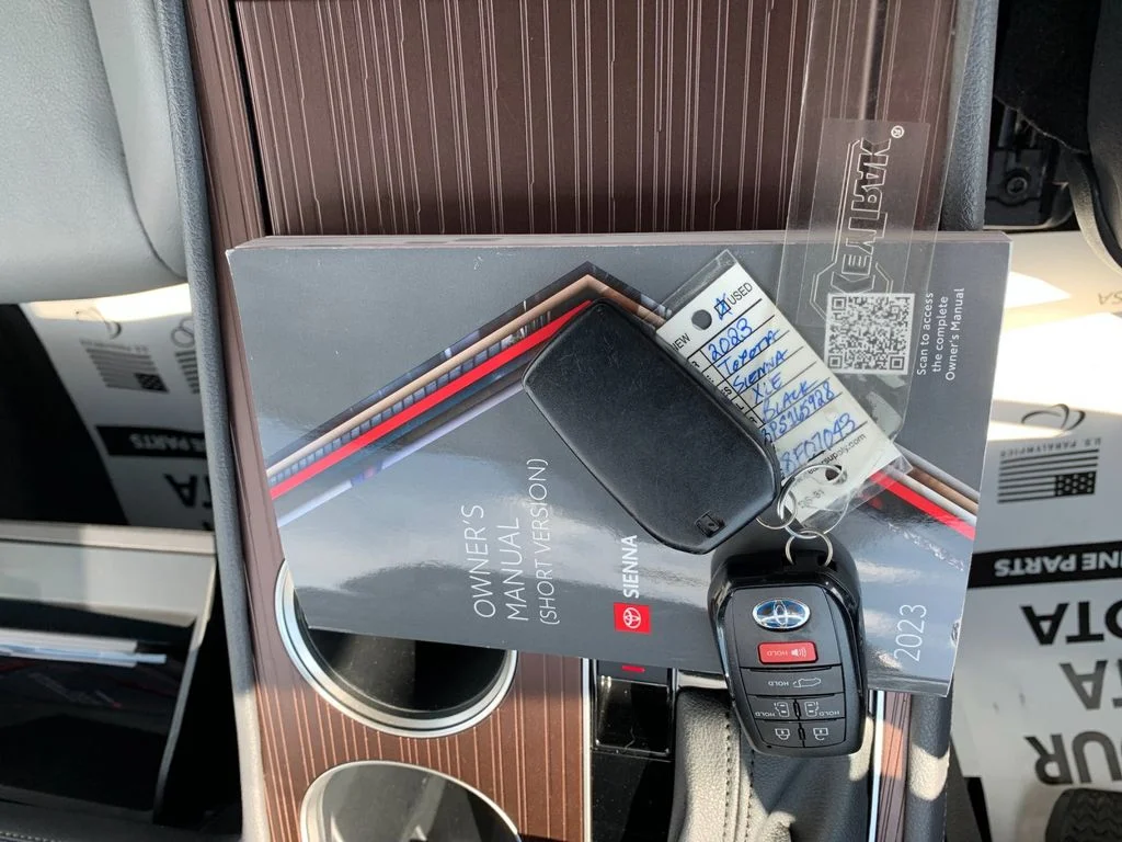 Used 2023  Toyota XLE image 9