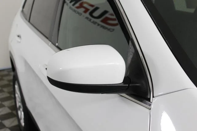 Used 2015 White Jeep Latitude image 27