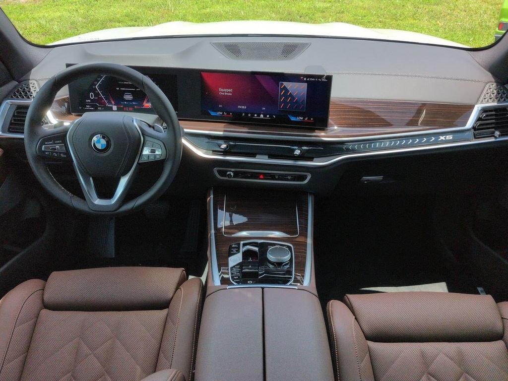 New 2026 Alpine White BMW xDrive40i image 15