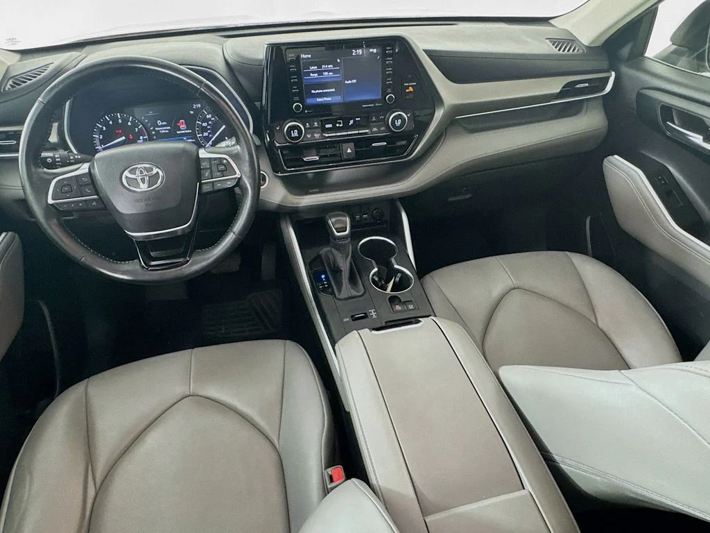 Used 2020 Celestial Silver Metallic Toyota XLE image 27