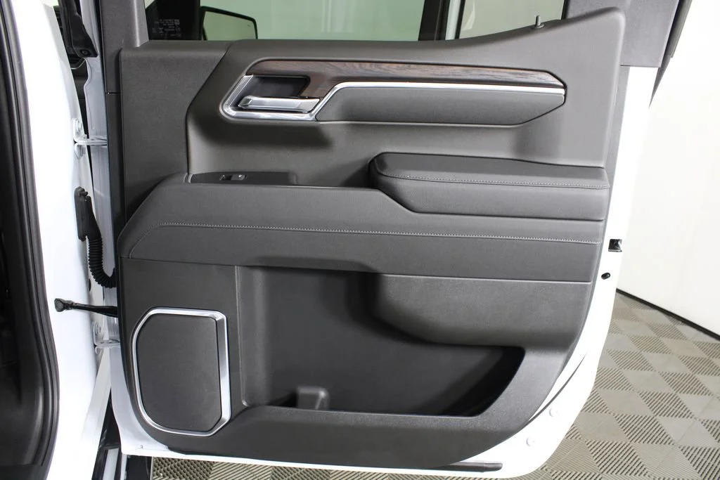 2026 GMC Sierra 1500 SLT - Photo 9