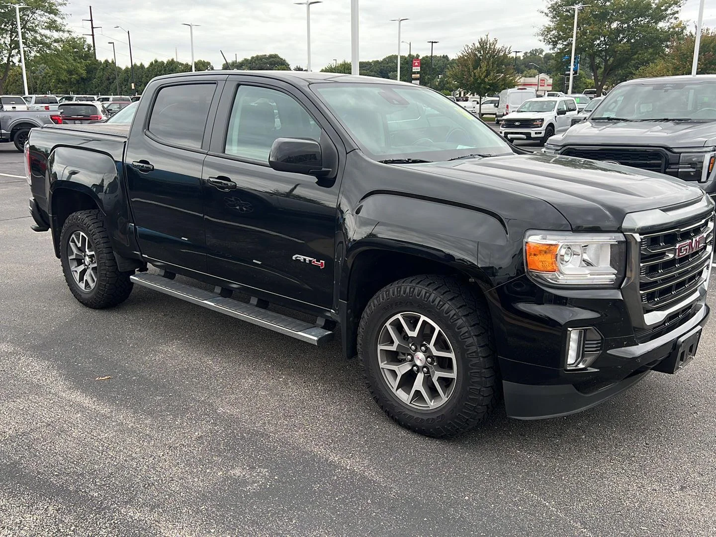 Used 2021 Onyx Black GMC 4WD AT4 w/Cloth image 2