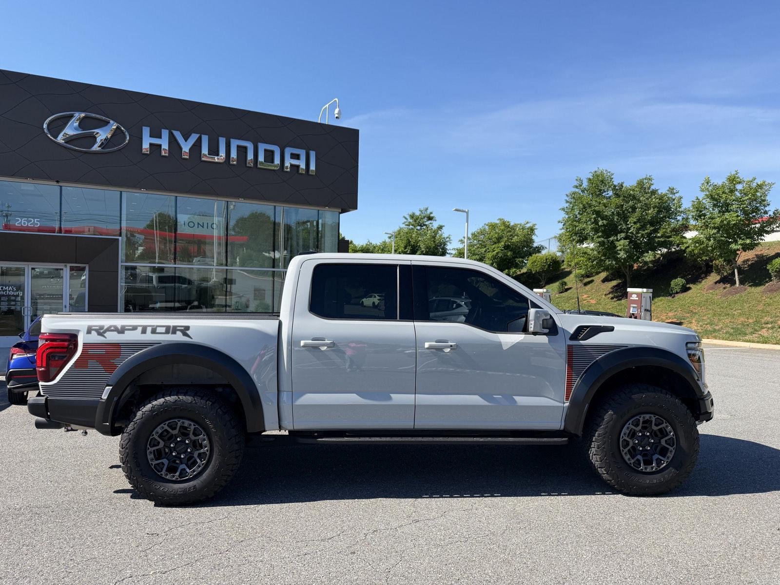 Used 2024 Avalanche Gray Ford Raptor image 7