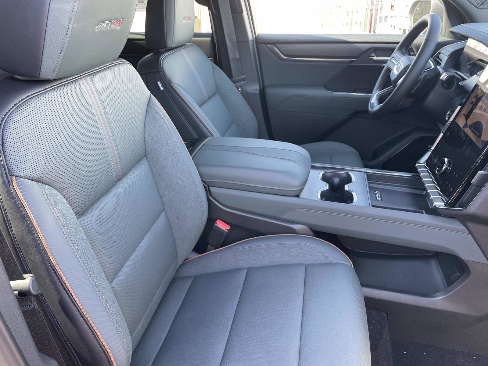 2026 GMC Acadia AT4 - Photo 28