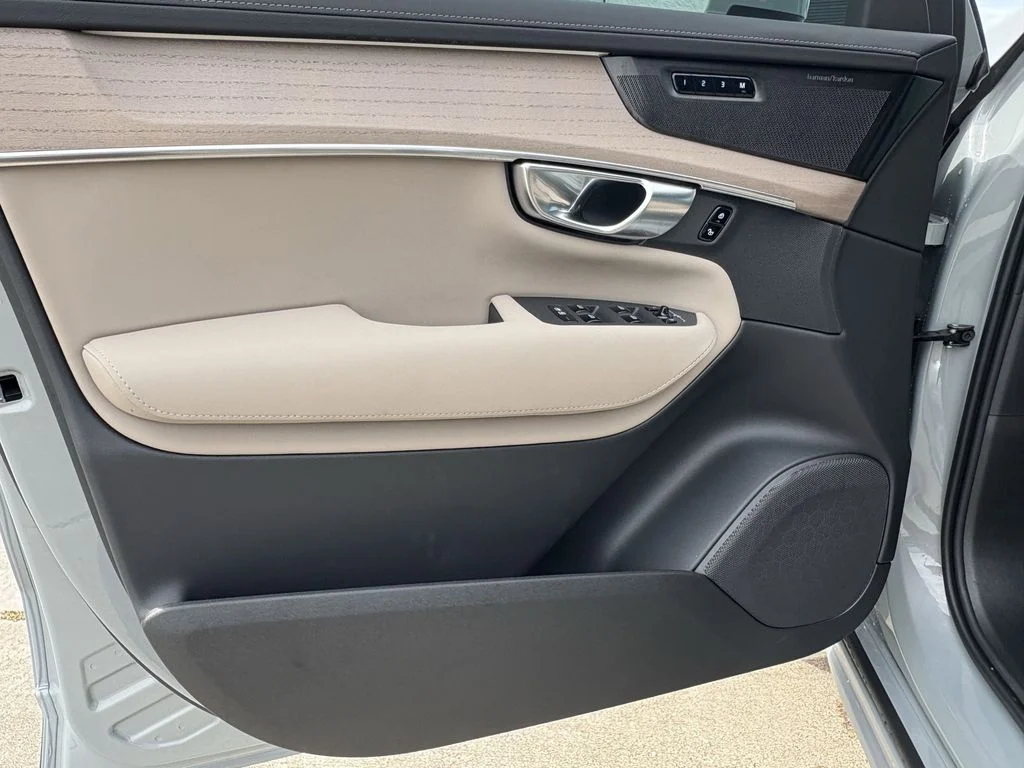 2026 Volvo XC90 Plus - Photo 9