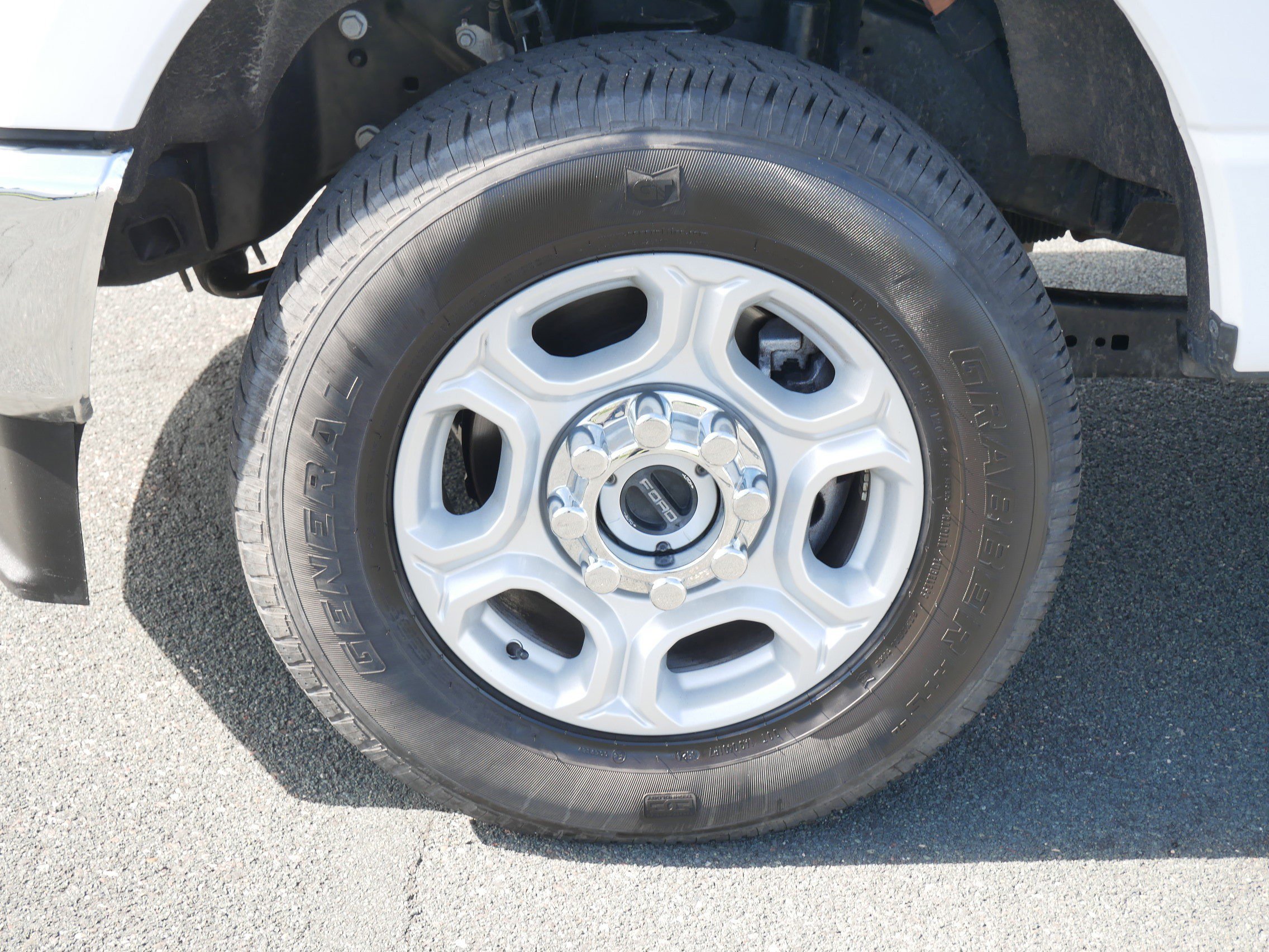 Used 2025 White Ford XLT image 9