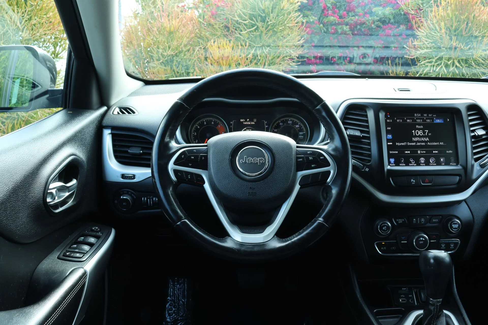 Used 2018 Gray Jeep Latitude Plus image 8