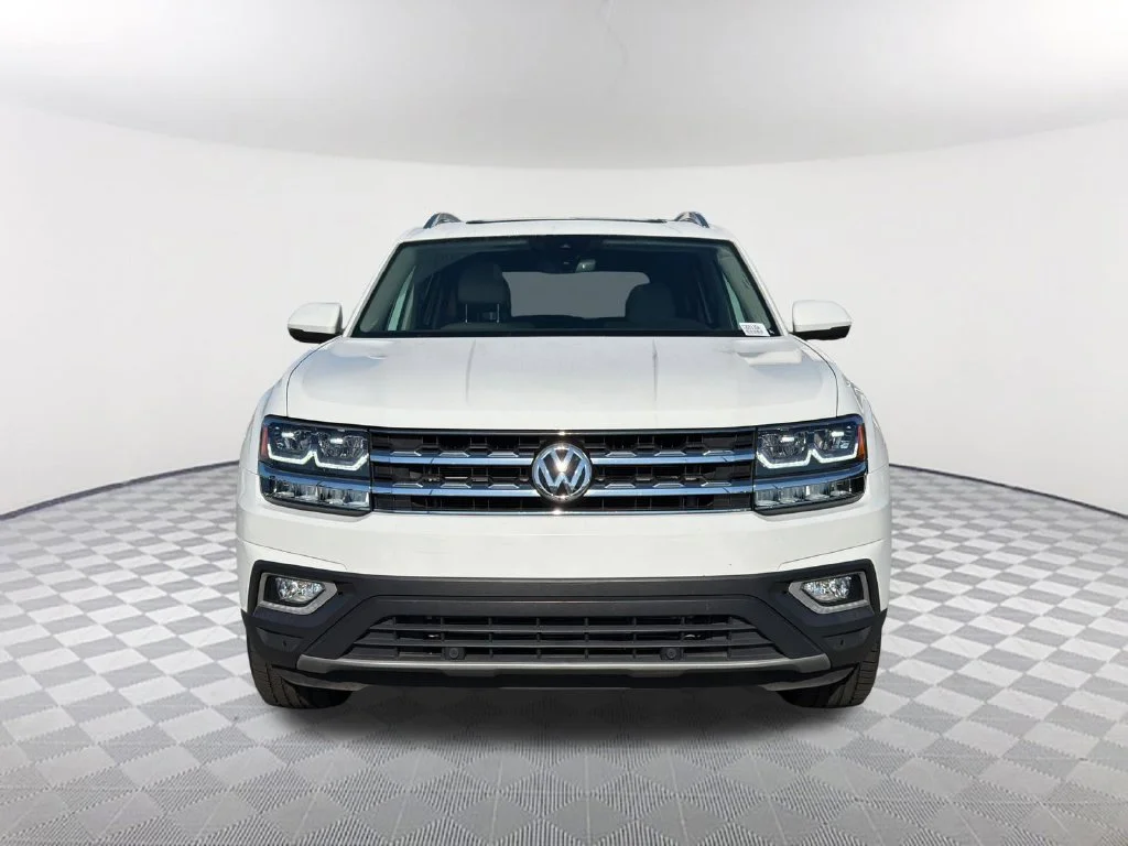 Used 2019 White Volkswagen SEL image 2