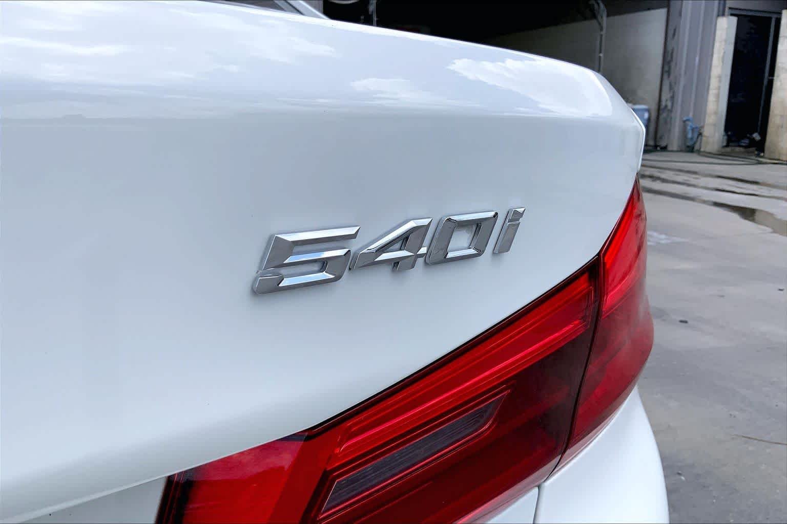 Used 2018 Mineral White Metallic BMW 540i image 30