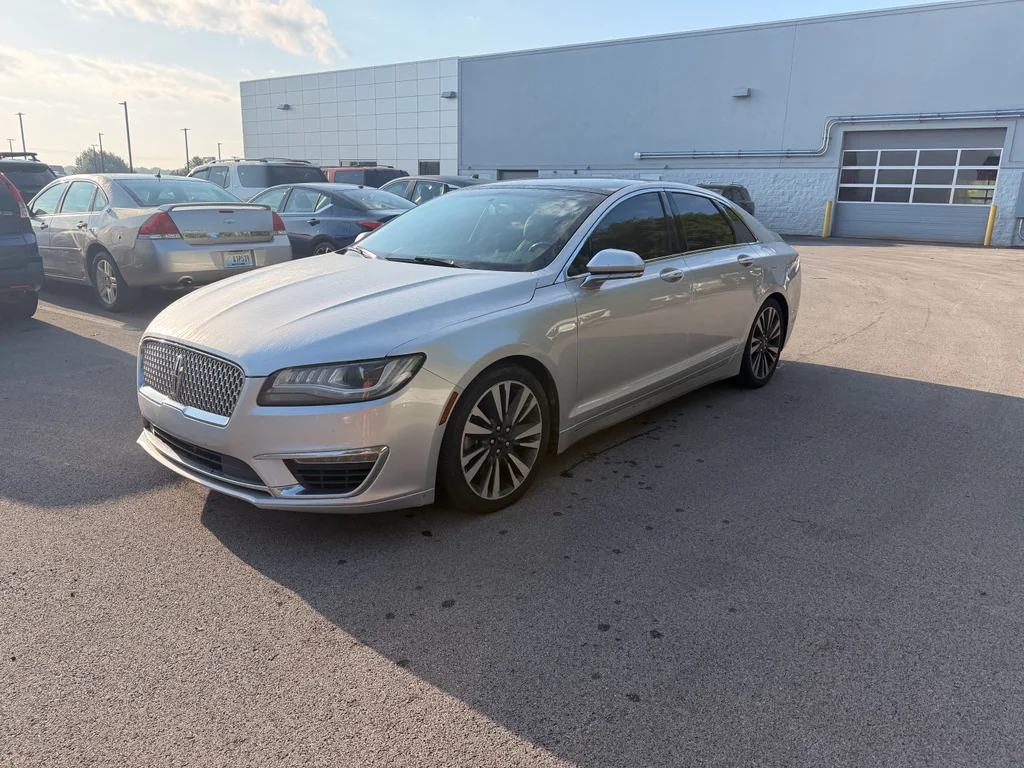Used 2017 Ingot Silver Metallic Lincoln Reserve image 1