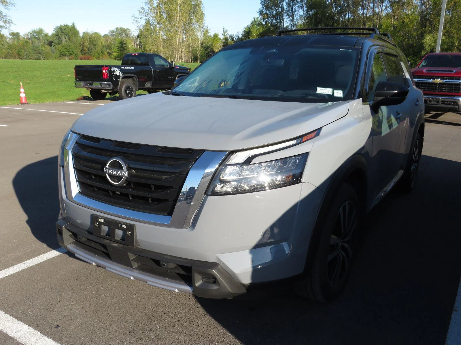 Used 2025 Solid Gray/Super Black Nissan Platinum image 5