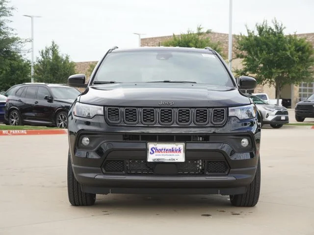 New 2026 Diamond Black Crystal Pearl-Coat Exterior Paint Jeep Latitude image 2