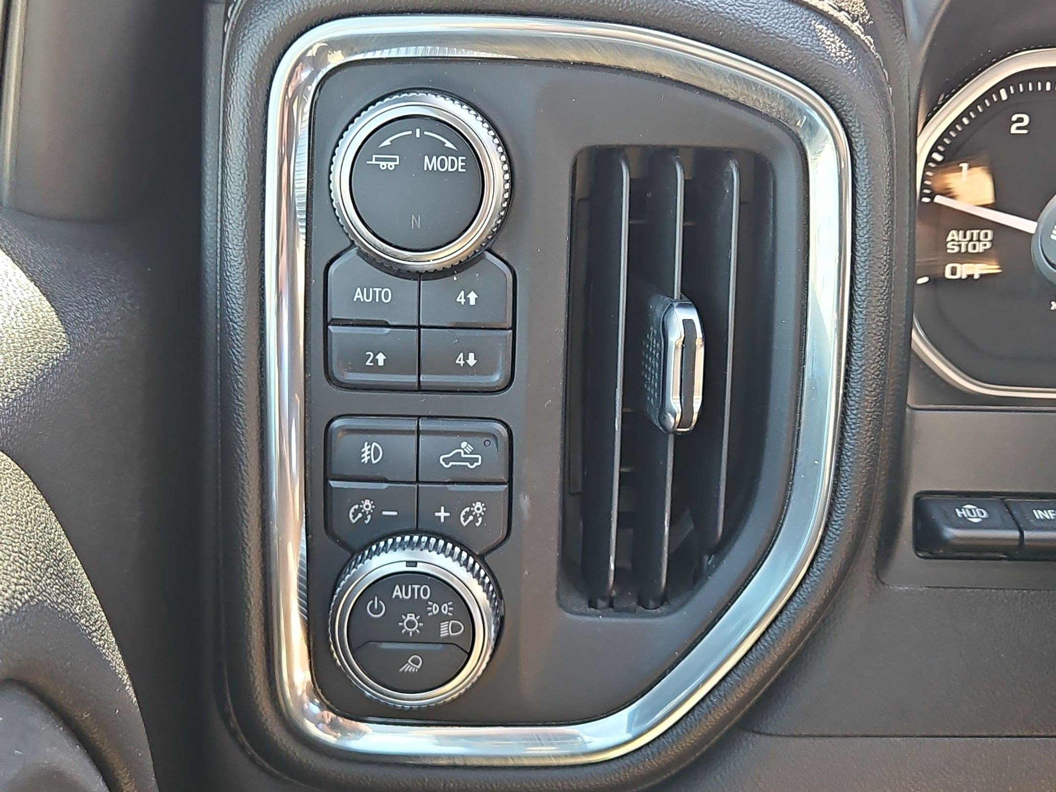 Used 2020 White Frost Tricoat GMC Denali image 25