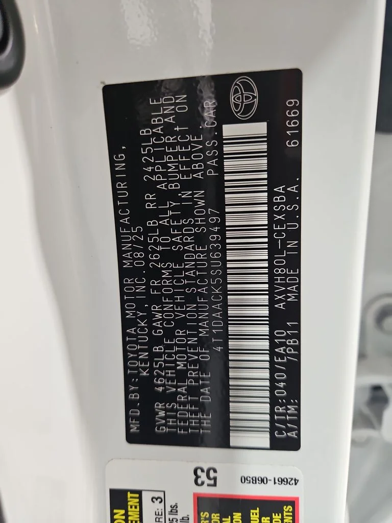 Used 2025  Toyota  image 28