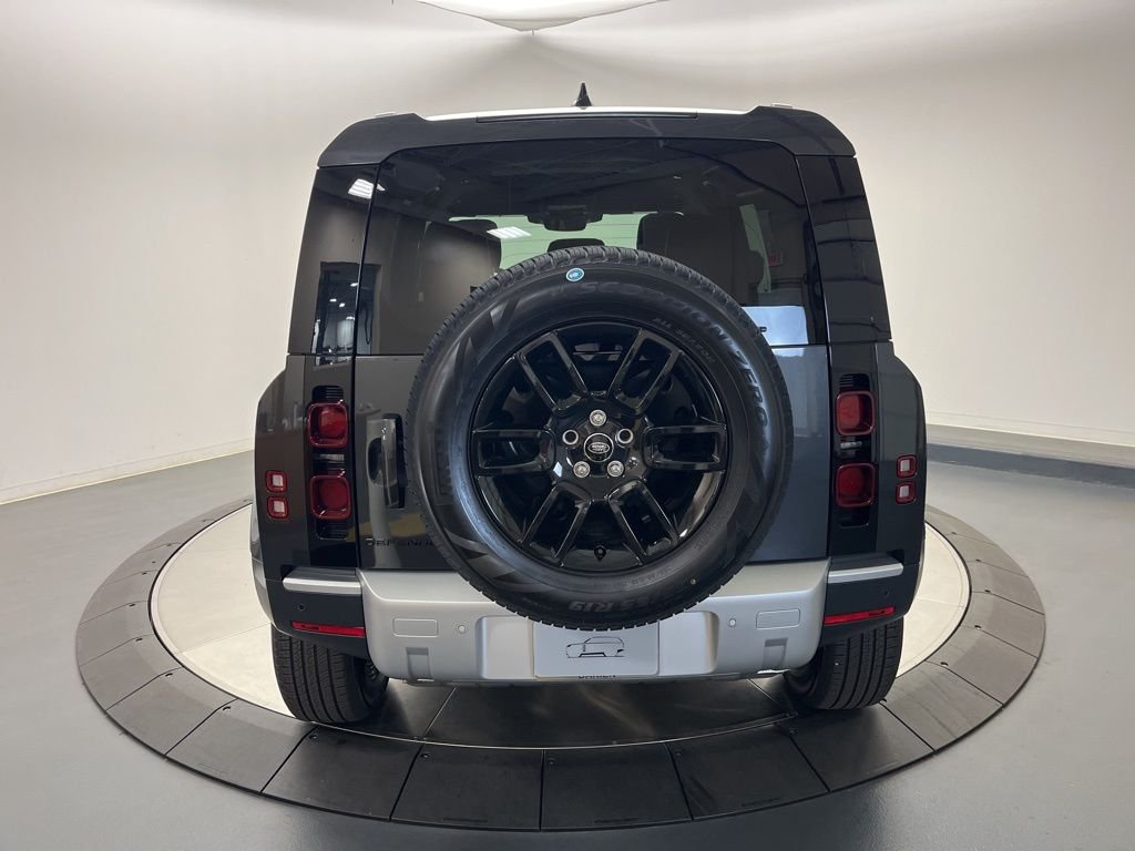 Used 2025 Carpathian Grey Prem Met Land Rover S image 3