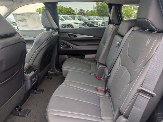 Used 2027 Gray INFINITI LUXE image 14