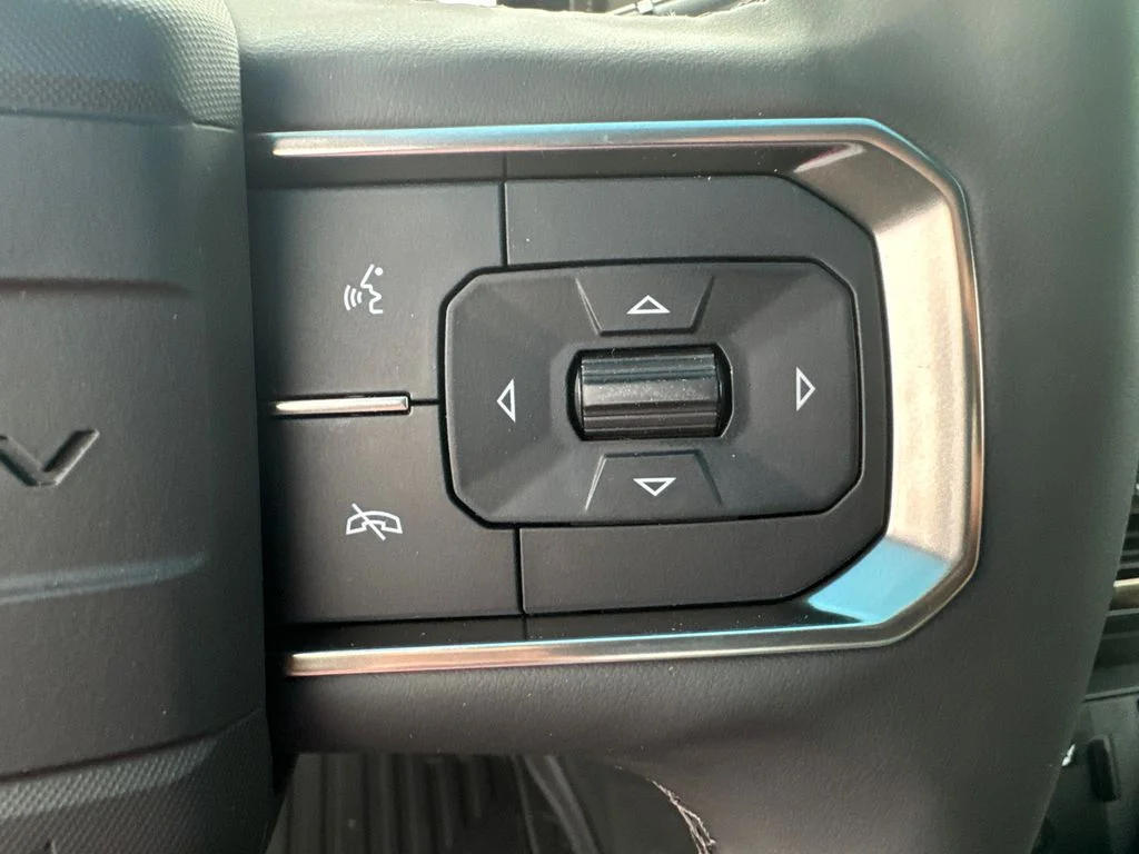 Used 2025 Black GMC 2X image 26