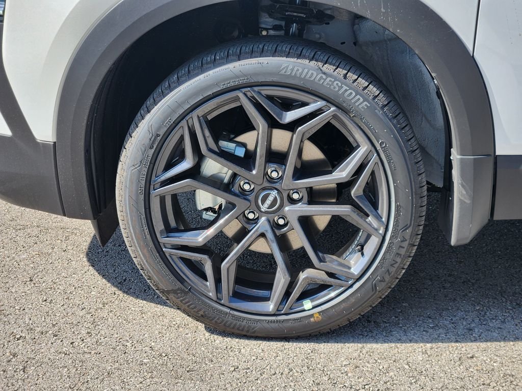 New 2026 Aspen White TriCoat / Super Black Two-tone Nissan SR image 10