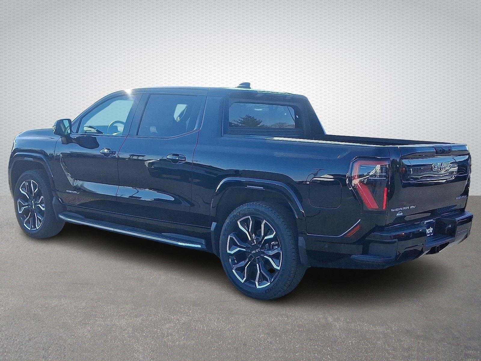 New 2025 Onyx Black GMC Extended Range Denali image 4