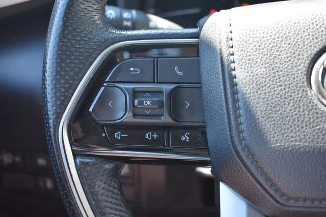 Used 2023 White Toyota SR5 image 22