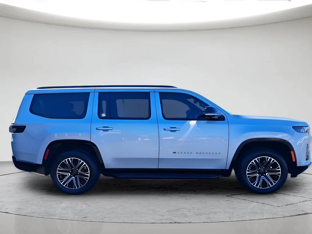 New 2026 Silver-Zynith Exterior Paint Jeep  image 6