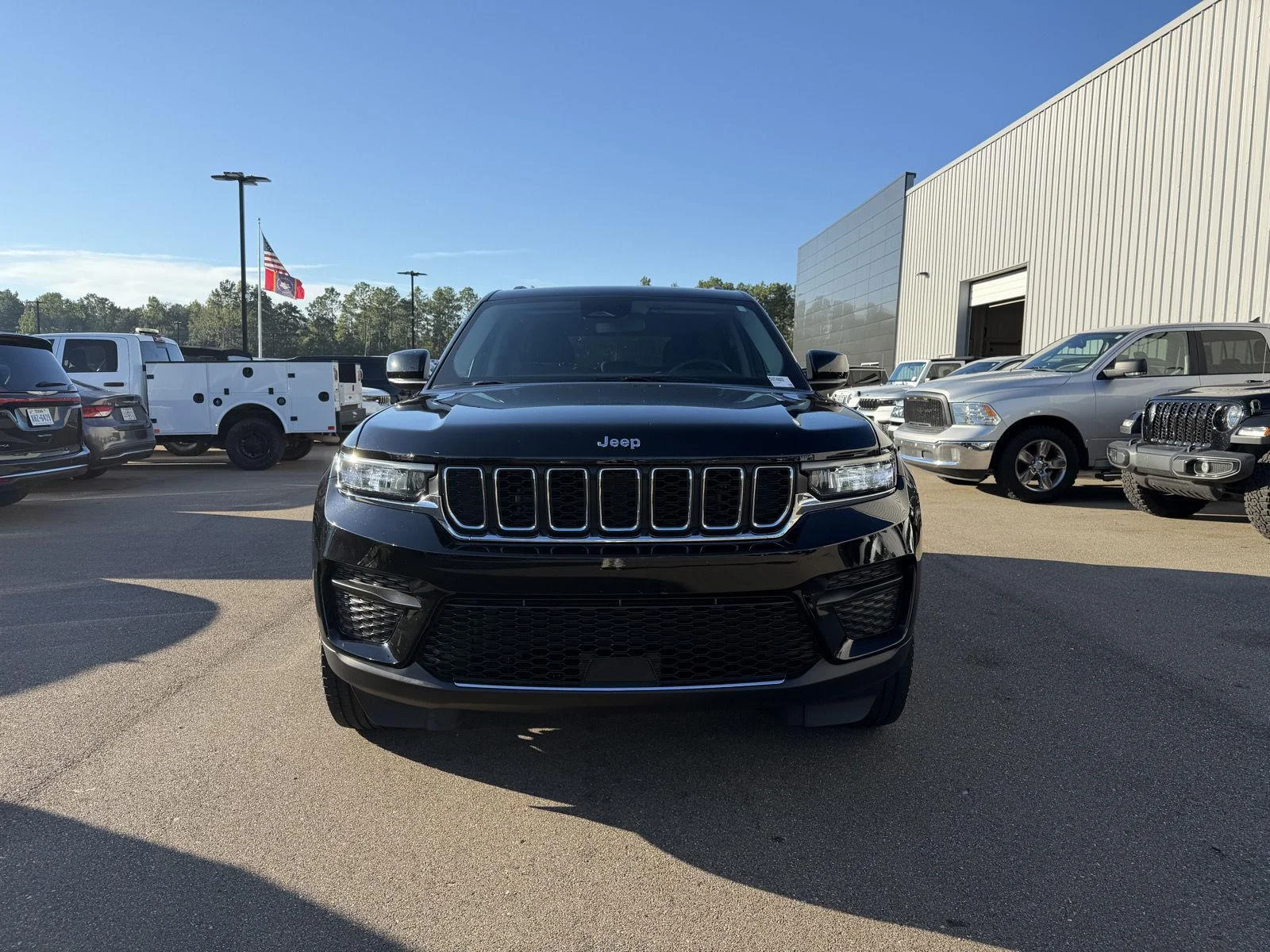 Used 2023 Diamond Black Crystal Pearlcoat Jeep Laredo image 2