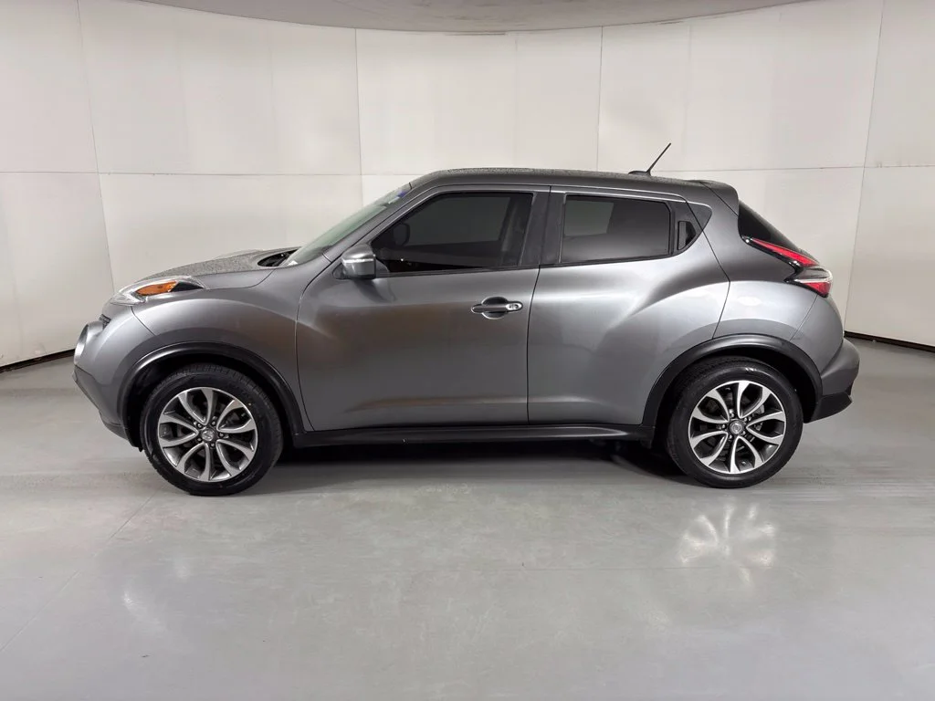 Used 2017 Gray Nissan SV image 5