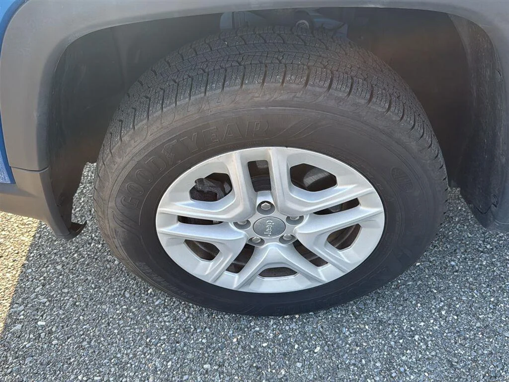 Used 2020 Laser Blue Pearlcoat Jeep Sport image 9