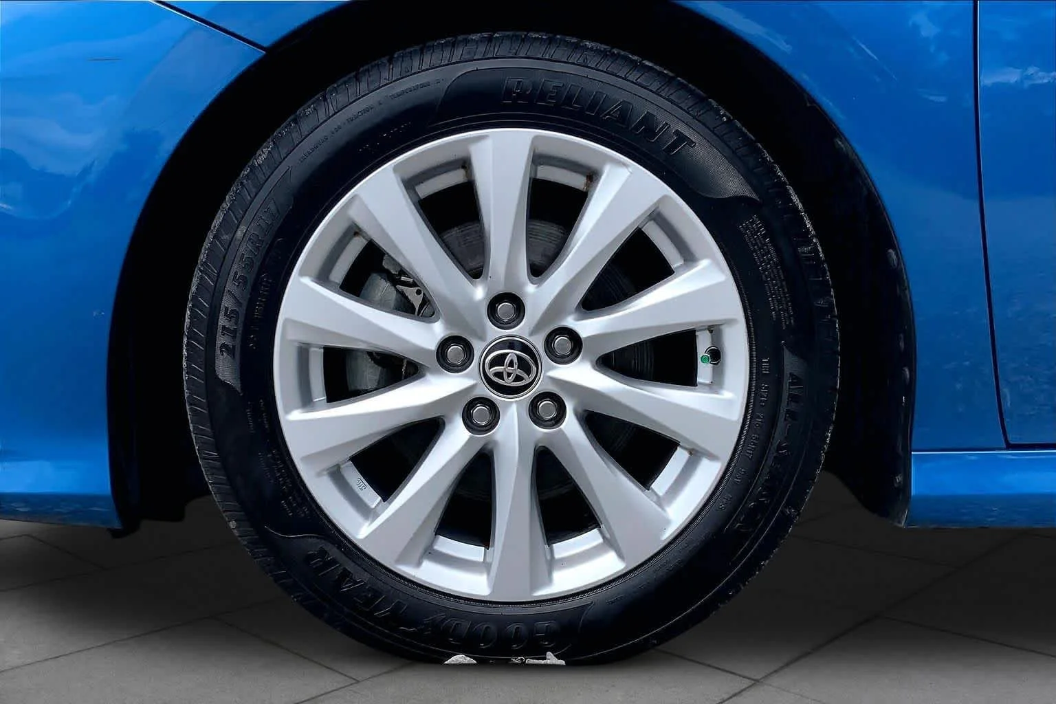 2020 Toyota Camry LE - Photo 11
