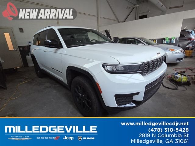 Used 2024 White Jeep Altitude X image 1