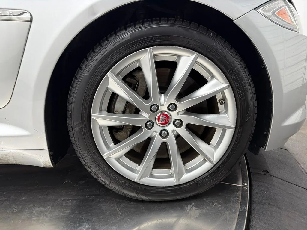Used 2015  Jaguar 2.0T Premium image 9