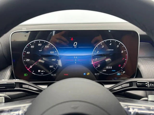 New 2027 Black Mercedes-Benz GLC 300 image 2